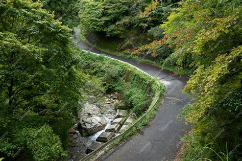 Premium Photo Walking The Hiking Road Following The Nakasendo Trail