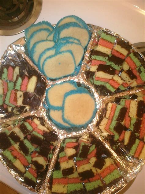 Christi's Cookie Corner: Tri-Color Cookie Recipe