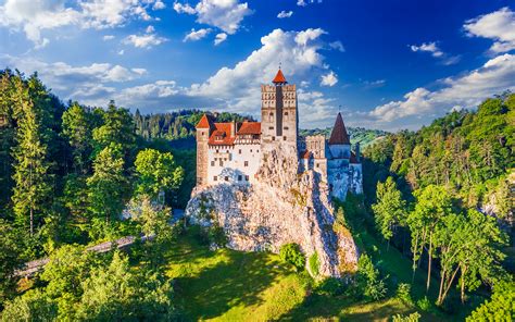 bran castle courtyard explore  heart   fortress