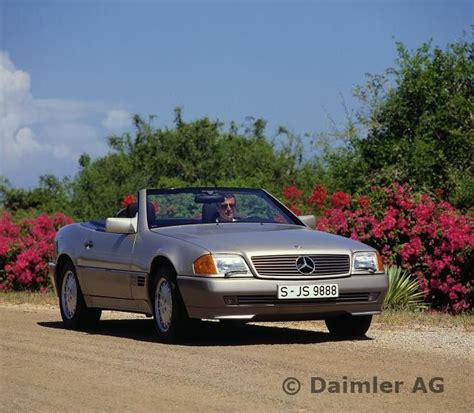 Mercedes Benz Sl Roadster 129 Series Photographed In Kenya 1989 Roadsters Mercedes Benz