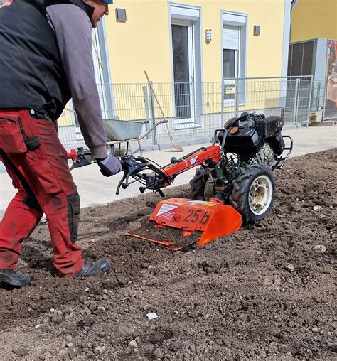 Gartenfräse groß Gartengeräte einfach mieten bei Maschinenverleih