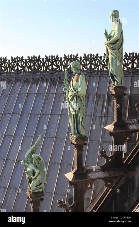 France Paris Ile De La Cite Notre Dame De Paris Cathedral The Apostles Statues At The Base