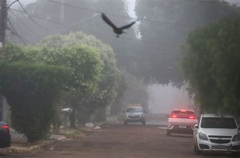 Previsão do tempo intensa frente fria avança e provoca chuva e frio em