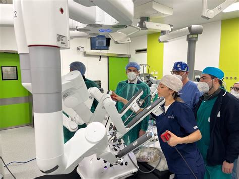 All Ospedale Di Cosenza Arriva Il Robot Da Vinci Primo Risultato Dell