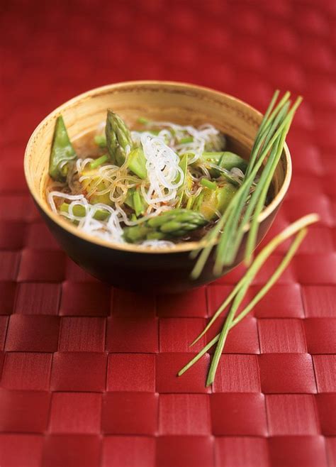 Asiatische Gem Sesuppe Mit Glasnudeln Rezept Eat Smarter