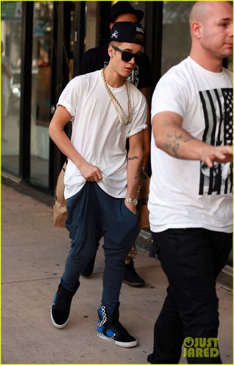 Justin Bieber Sneaker Shopping In Miami Photo 2773701 Justin