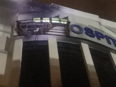 Signboard at Ampang Puteri Specialist Hospital catches fire | Nestia