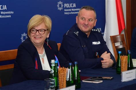 Narada Roczna Podkarpackiej Policji Infonowadeba Pl