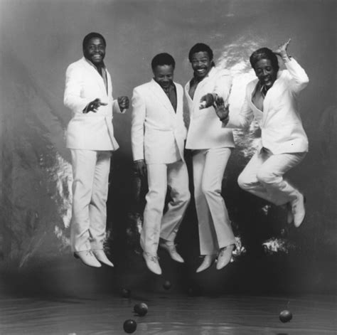 The Manhattans - Kiss and Say Goodbye Songtext, Lyrics & Übersetzung