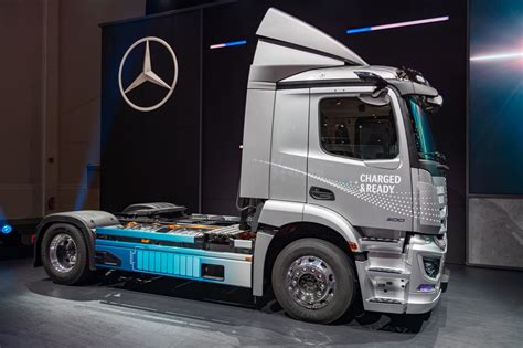 Daimler Trucks Zeigt Eactros 300 Sattelzugmaschine Iaa22