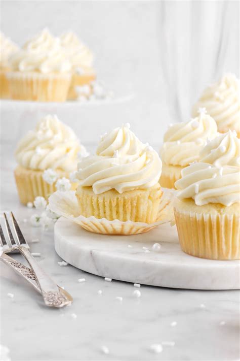 Vanilla Cupcakes With Vanilla Buttercream Frosting Easy And Moist