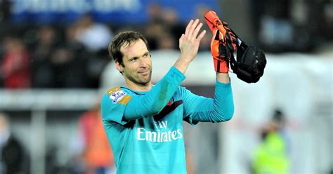 Cech would rather not wear protective helmet - Football365