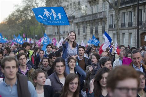 France Legalizes Gay Marriage After Harsh Debate The Columbian