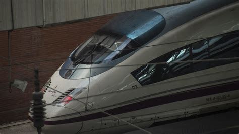 Renfe amplía hasta final de año la caducidad de los abonos Avant