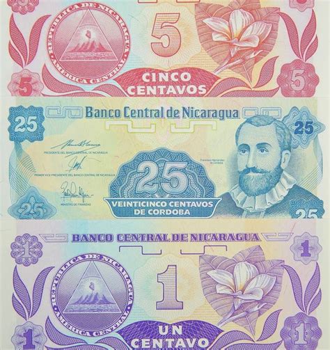 Billetes De Banco De Nicaragua Billetes Imagen Editorial Imagen De Negocios Blanco 105011815