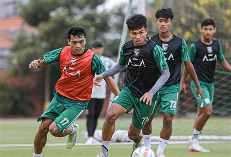 Head To Head Persebaya Vs Arema Fc Mampukah Josep Gombau Menerusan