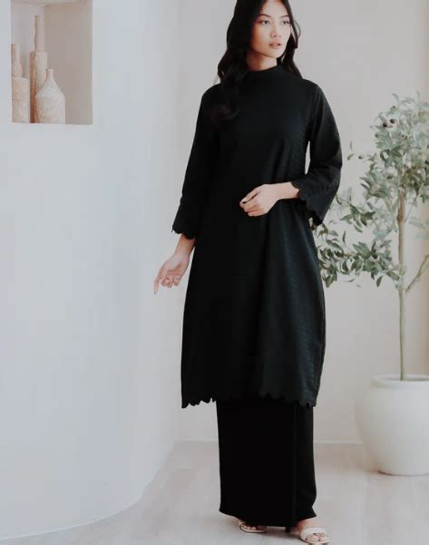 Maya Kurung Black Ilola