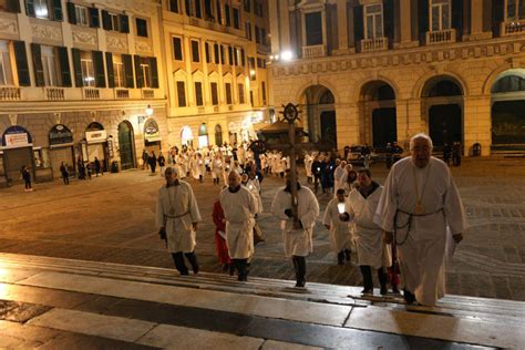 La Processione Delle Confraternite Del Gioved Santo Foto