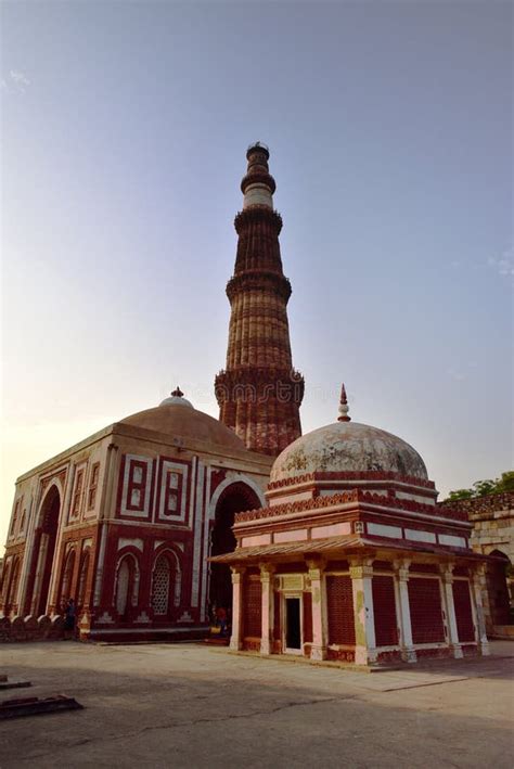 Evening At The Quwwat Ul Islam Mosque Editorial Photo Image Of