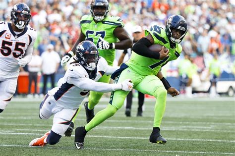 Seahawks Hang On For Win Over Broncos Russell Wilson Field Level