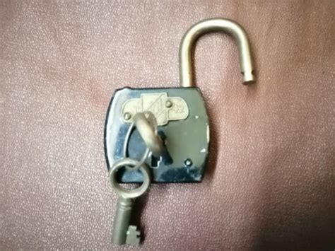 Cadenas ancien avec clef marque F T H n 42 avec deux clefs en trÃs