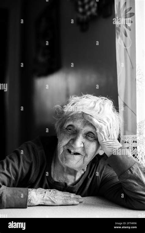 Oma Rentner Schwarzweiß Stockfotos Und Bilder Alamy