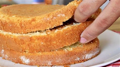 Pão de ló 5 ingredientes uma massa super fofinha e fácil para