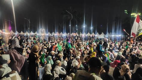 Pawai Obor Elektrik Meriahkan Pembukaan Festival Maulid Di Kota