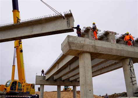 Finalizó el montaje de vigas en dos nuevos puentes de la Autopista