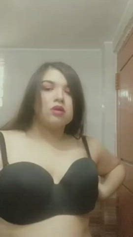 Very Rare Unseen Horny Paki Babe Showing Her Huge Boobs And Playing