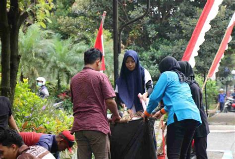 Jumat Bersih Um Ajak Civitas Akademika Wujudkan Green Campus