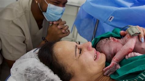 Viviane Araújo dá à luz Joaquim e semelhança impressiona fãs Cara do