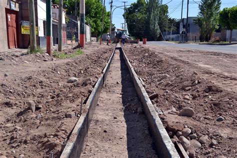 Avanzan las obras viales, hídricas y urbanas en un sector de calle