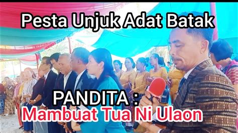 PENDETA MAMBUAT TUA NI ULAON DI PESTA UNJUK DI IRINGI GONDANG