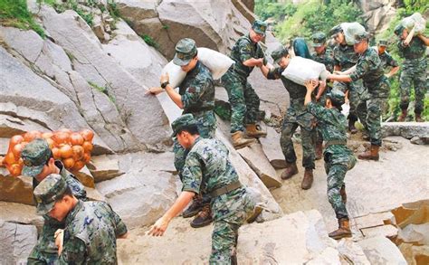 全力抗洪保民生