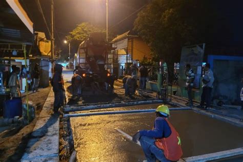 Pemkab Sidoarjo Genjot Betonisasi Jalan Tropodo Waru Antara News