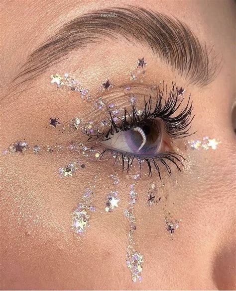 Ideias De Glitter No Rosto - Glitter no rosto carnaval | Glitter maquiagem, Makes de carnaval ...