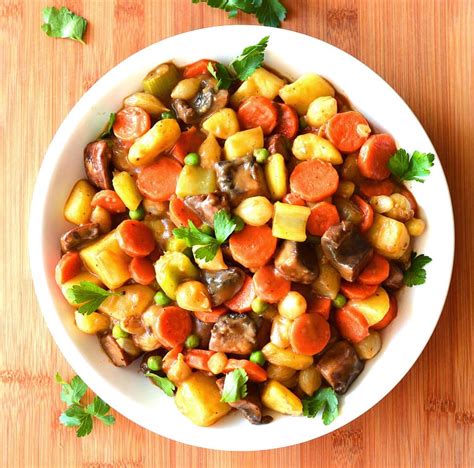 Hearty Vegetable Stew {Vegan} - TheVegLife