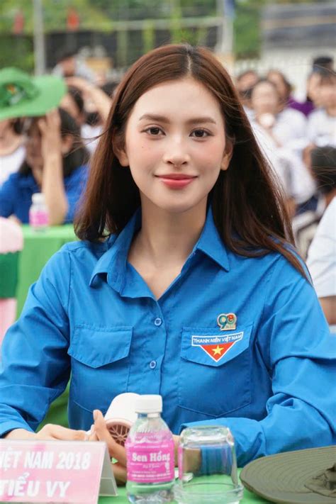 Hoa hậu Tiểu Vy đáp trả căng khi bị phán tối ngày đăng ảnh bikini mà vẫn nhiều tiền