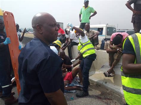 Lagos Police Commissioner Joins In Rescuing Accident Victims On 3rd