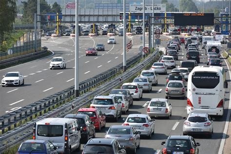 NAPLATNE KUĆICE I GUŽVE OSTAJU Novi sustav naplate cestarina neće biti