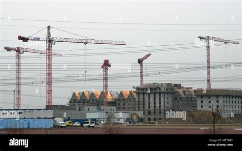 M Rz Deutschland Rust Kr Ne Auf Der Baustelle Des Neuen