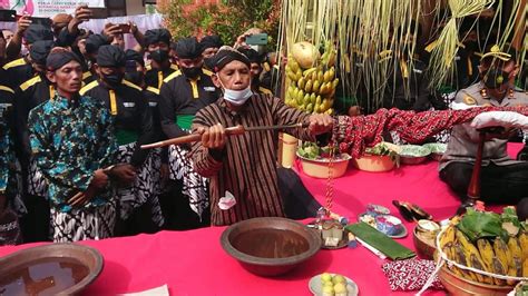 Melihat Tradisi Jamasan Tombak Kiai Upas Di Tulungagung