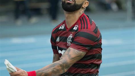 Gabigol Acirra A Briga Pela Artilharia Do Ano No Brasil Lance