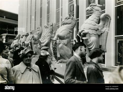 The Queen's Beasts, heraldic statues which stood in front of the ...