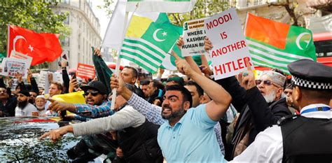 Kashmir issue: Massive protest outside India High Commission in London