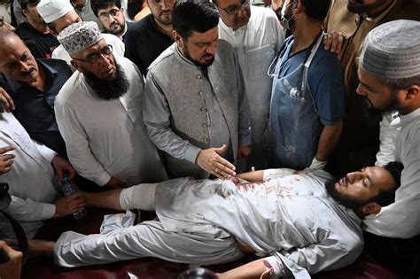 Pakistan Au Moins 44 Morts Dans Un Attentat Suicide Lors Dun Meeting