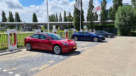 Tesla Permet L Acc S Aux Superchargeurs Tous Dans Autres Pays