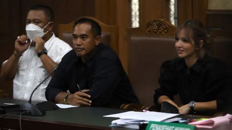 Nia Ramadhani Dan Ardi Bakrie Didakwa Pakai Sabu Kumparan