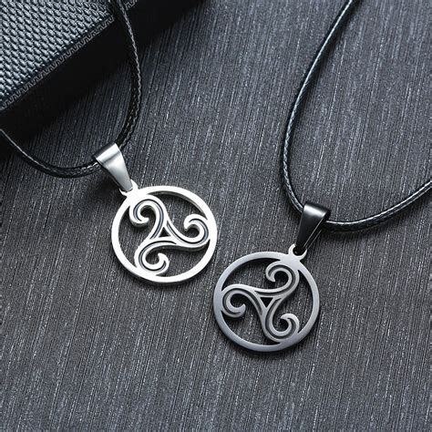 Collar TRISKELE De Acero Inoxidable Para Hombres TRISKELION TRIPLE